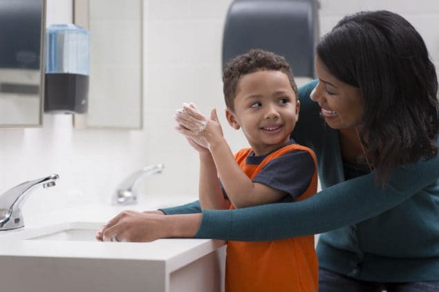 El lavado de manos: una actividad en familia